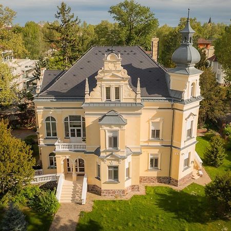 Avilla Thanhoffer Siófok Buitenkant foto