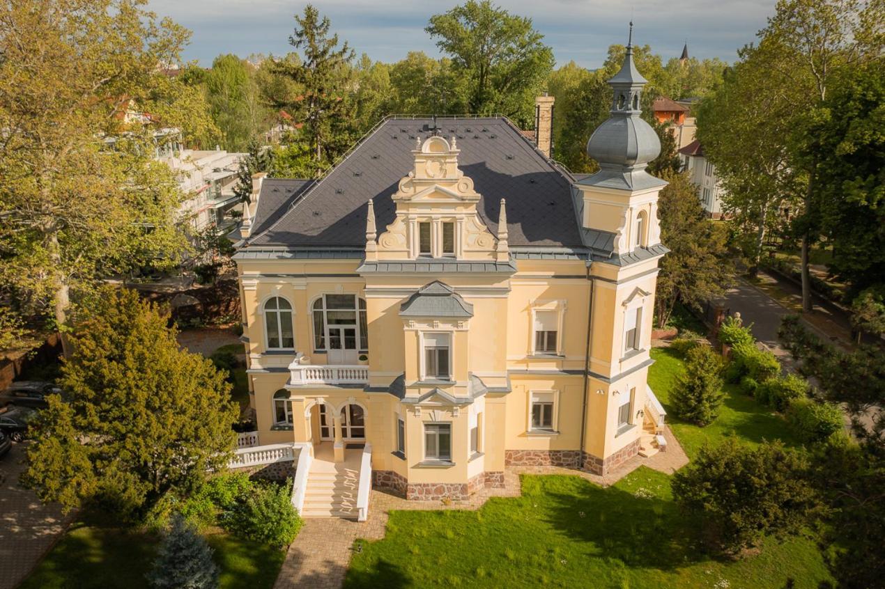 Avilla Thanhoffer Siófok Buitenkant foto