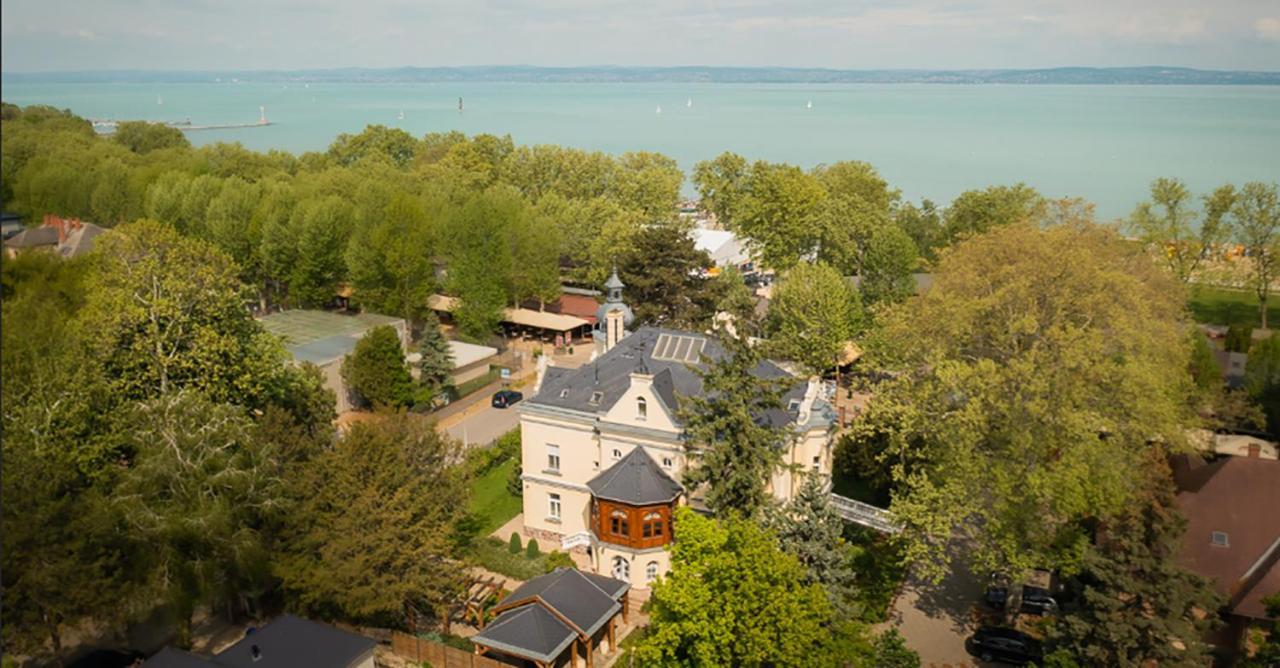 Avilla Thanhoffer Siófok Buitenkant foto
