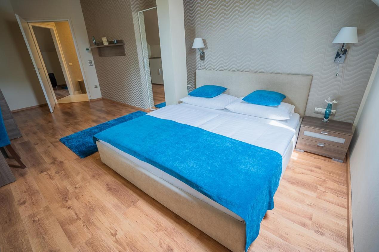 Avilla Thanhoffer Siófok Buitenkant foto