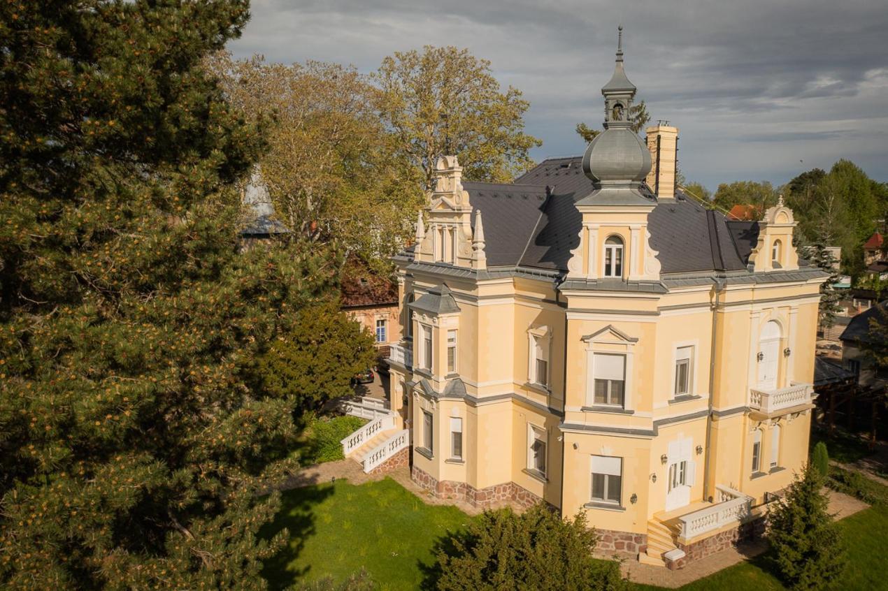 Avilla Thanhoffer Siófok Buitenkant foto