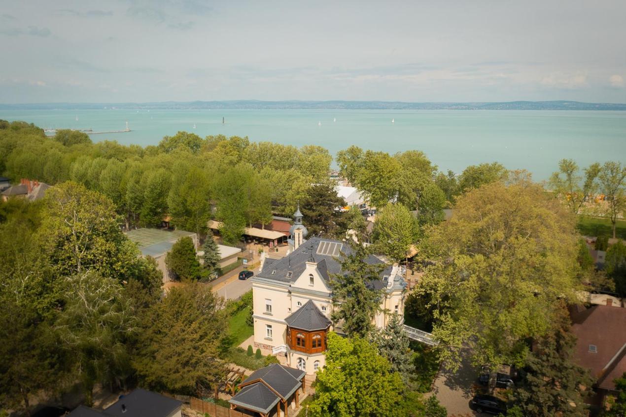 Avilla Thanhoffer Siófok Buitenkant foto